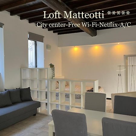 Loft Matteotti - Studio In Centro Busto Arsizio Bagian luar foto